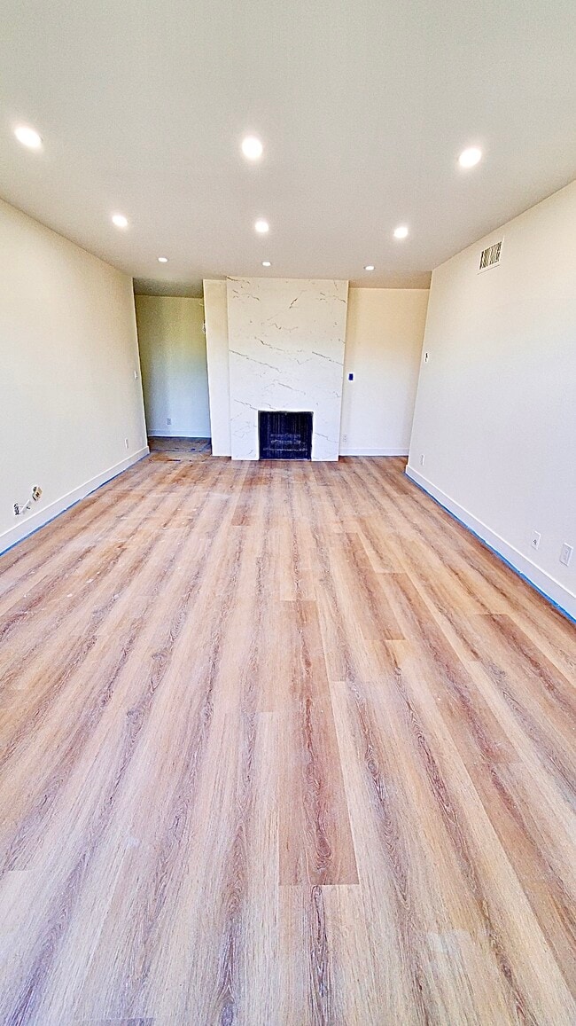 Montana Apartments in Los Angeles, CA - Building Photo - Building Photo