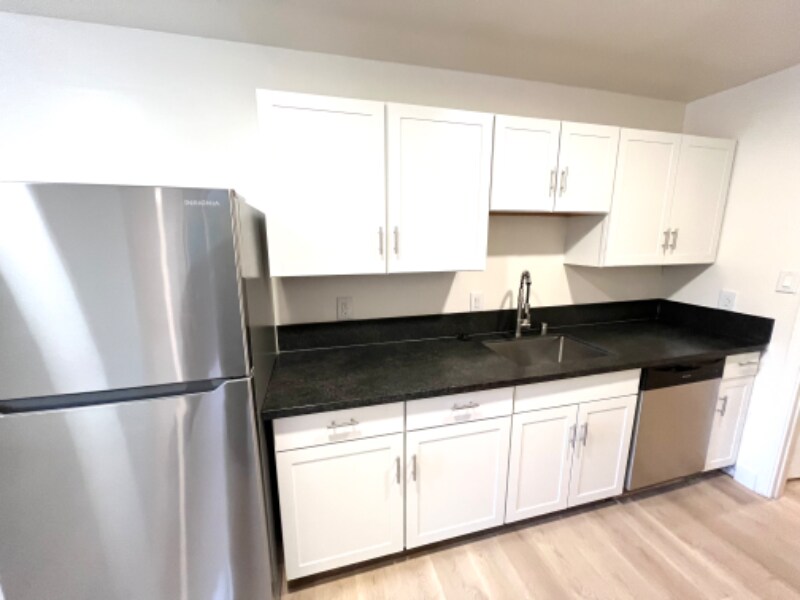 800 Kelly Way in Folsom, CA - Building Photo
