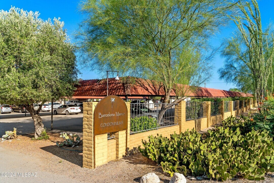 6351 N Barcelona Ct, Unit 824 in Tucson, AZ - Foto de edificio