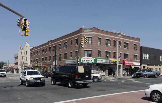 233 Fulton Ave in Hempstead, NY - Building Photo - Building Photo