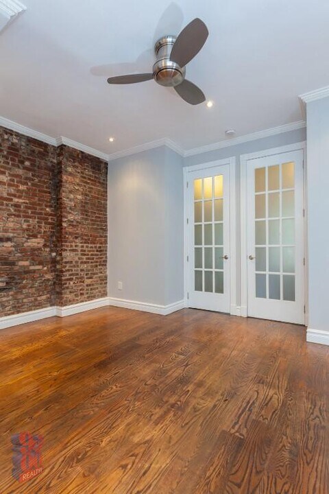 230 E 32nd St in New York, NY - Building Photo