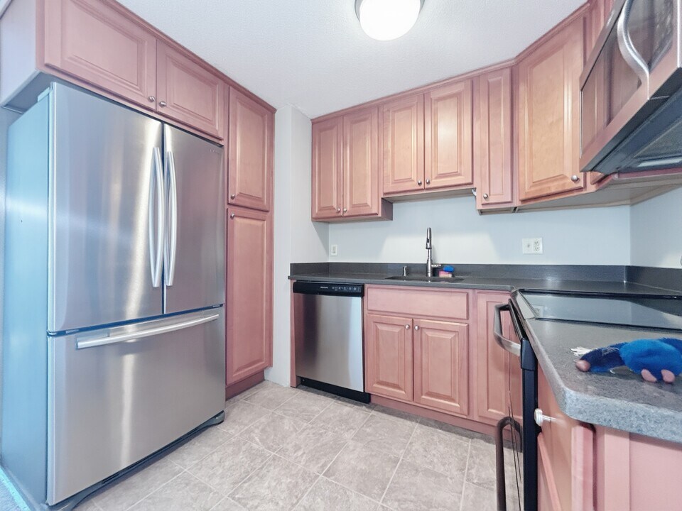 73 Nicholas Rd in Framingham, MA - Building Photo