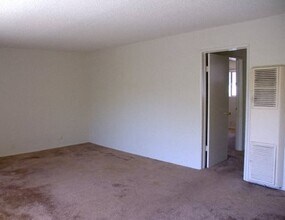209 Violet Ave in Monrovia, CA - Building Photo - Building Photo