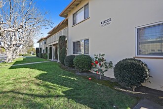 1952 Bellomy St in Santa Clara, CA - Foto de edificio - Building Photo