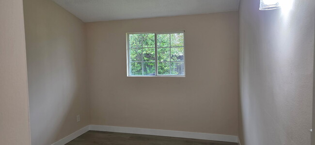 20501 Mandell St in Winnetka, CA - Building Photo - Building Photo