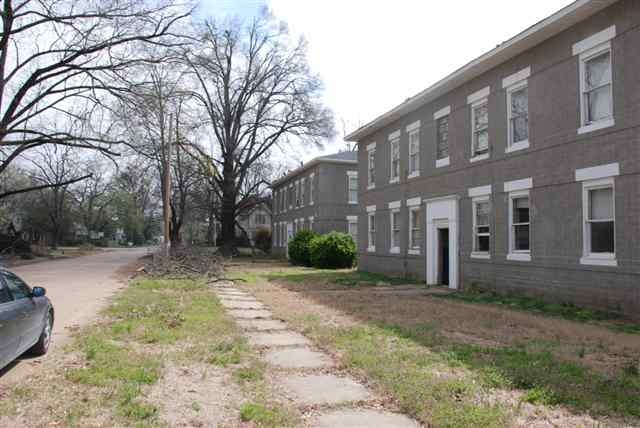 205 Pine St in Newport, AR - Foto de edificio