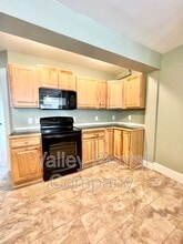 132 Middle St in Hadley, MA - Building Photo - Building Photo
