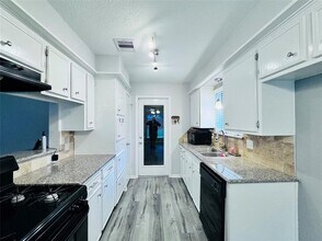 3934 Thistlewood Dr in Pasadena, TX - Building Photo - Building Photo