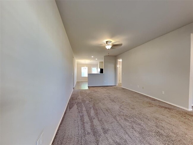 2033 W Hunters Springs Way in Mustang, OK - Building Photo - Building Photo