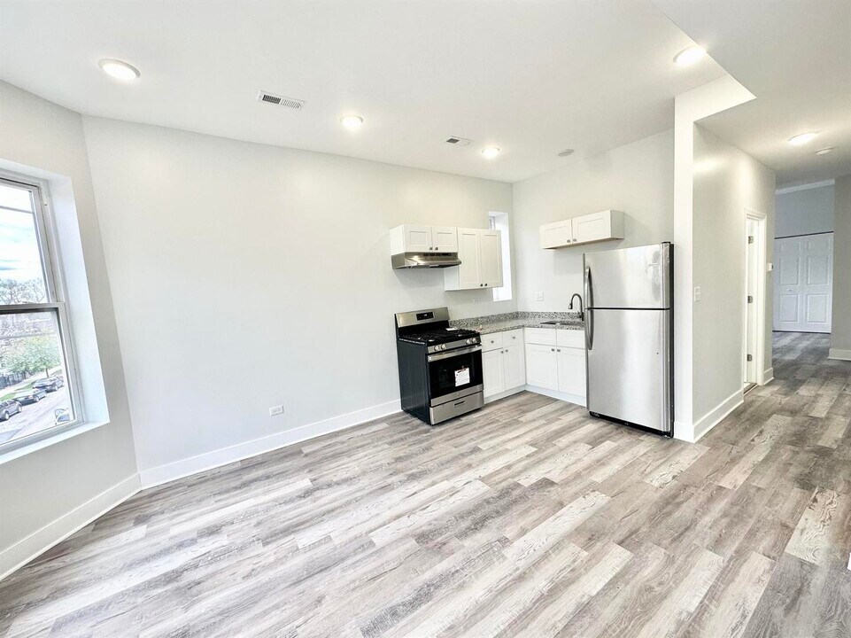 2224 S Sacramento Ave in Chicago, IL - Building Photo