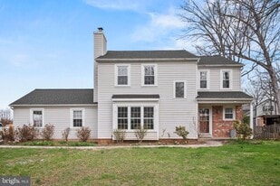 15123 Philip Lee Rd in Chantilly, VA - Building Photo