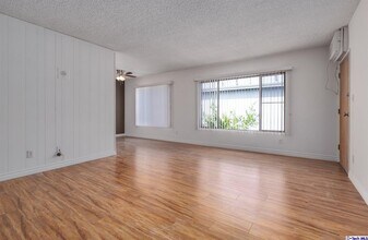 1800 N Harvard Blvd-Unit -21 in Los Angeles, CA - Building Photo - Building Photo