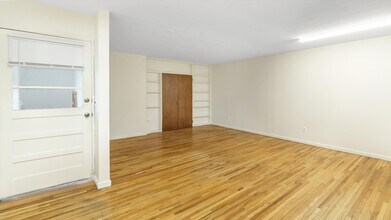 Melville Garden Apartments in Melville, NY - Building Photo - Interior Photo