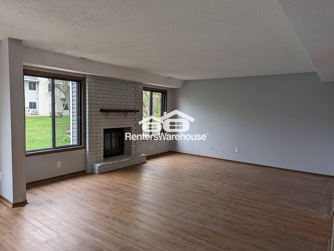 738 8th Ave S in Hopkins, MN - Building Photo - Building Photo