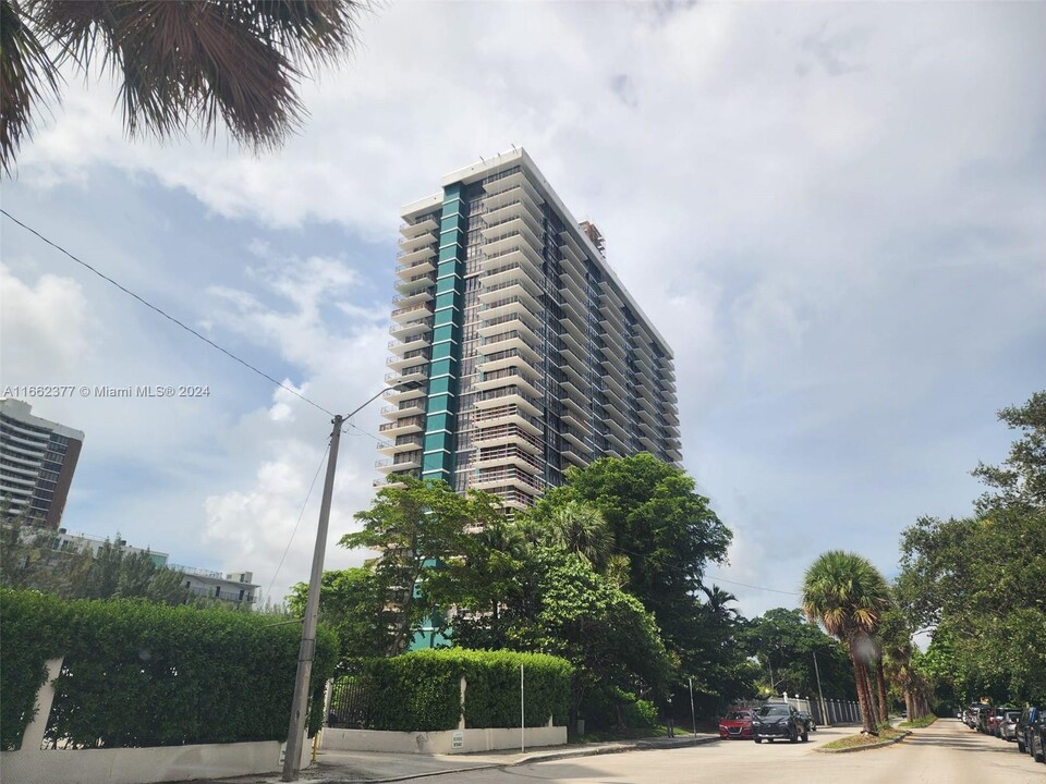 780 NE 69th St in Miami, FL - Building Photo