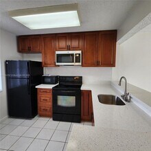 8550 N Sherman Cir in Miramar, FL - Building Photo - Building Photo