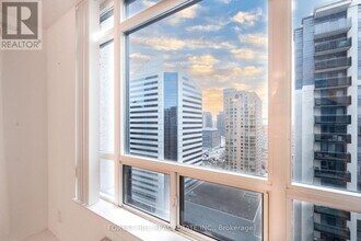 155 Beecroft Rd in Toronto, ON - Building Photo - Building Photo