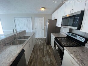 640 Sugaridge Ln in Fayetteville, NC - Foto de edificio - Building Photo