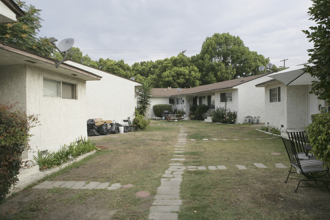 1101 W Verdugo Ave in Burbank, CA - Building Photo - Building Photo