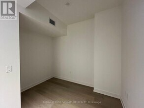 448 Burnhamthorpe Rd W in Mississauga, ON - Building Photo - Building Photo