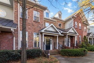 5460 Glenridge View NE in Atlanta, GA - Building Photo - Building Photo