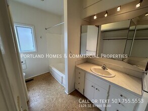 1426 SE Bybee Blvd in Portland, OR - Building Photo - Building Photo