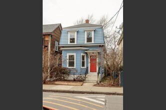 330 Lowell St in Somerville, MA - Building Photo - Building Photo