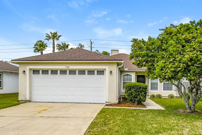 property at 732 Lake Geneva Dr