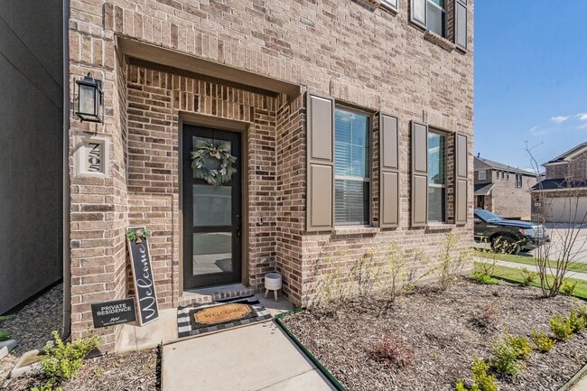 7505 Laburnam Rd in Dallas, TX - Building Photo - Building Photo