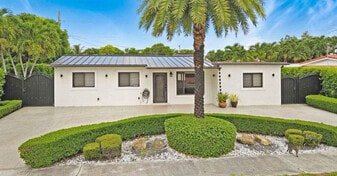 16930 NW 54th Ave in Miami Gardens, FL - Building Photo