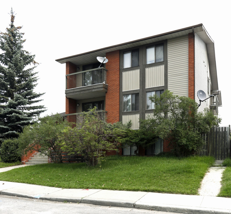 4340 73rd St NW in Calgary, AB - Building Photo