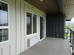 883 Academy Way in Kelowna, BC - Building Photo - Building Photo