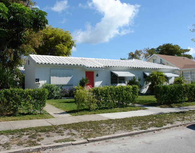 1727 Fletcher St in Hollywood, FL - Foto de edificio - Building Photo