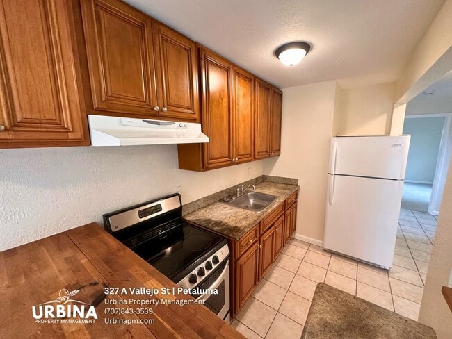 327 Vallejo St in Petaluma, CA - Building Photo - Building Photo