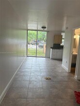 6100 SW 68th St in South Miami, FL - Building Photo - Building Photo