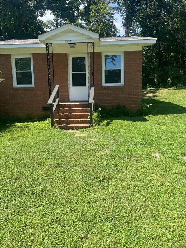 property at 1107 Oakwood Dr