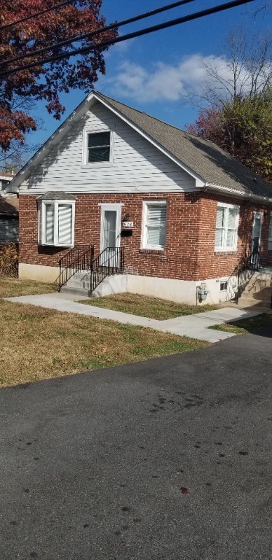 property at 628 Centerville Rd