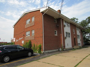 Blair House in Rockford, IL - Building Photo - Building Photo