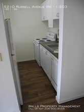 5210 Russell Ave NW-Unit -1-203 in Seattle, WA - Building Photo - Building Photo