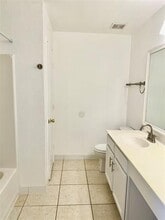 805 Gillon Dr in Arlington, TX - Building Photo - Building Photo