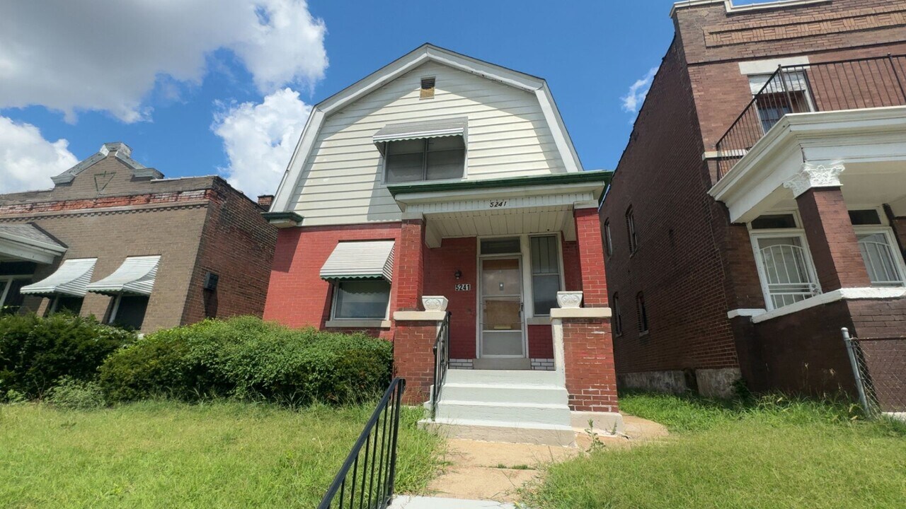 5241 Paulian Pl in St. Louis, MO - Building Photo