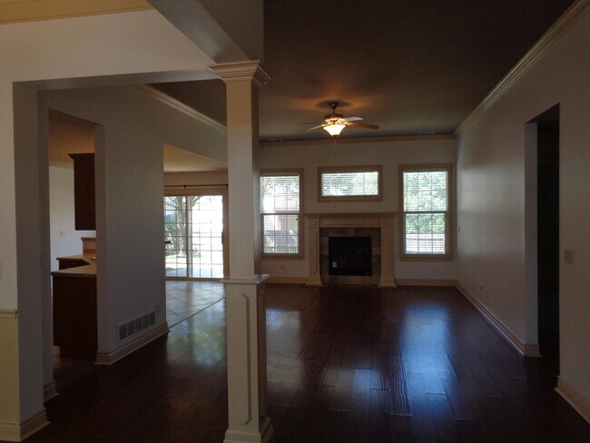 4803 Cedar Coals Ct in Columbia, MO - Foto de edificio - Building Photo