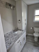 2112 Courtney St in Austin, TX - Building Photo - Building Photo