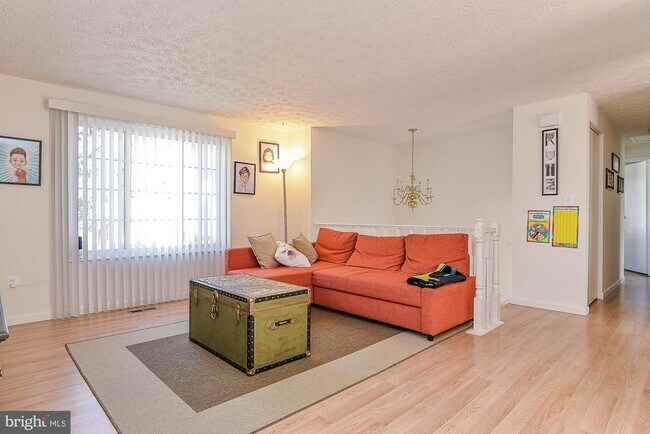 8291 Raindrop Way in Springfield, VA - Building Photo - Building Photo