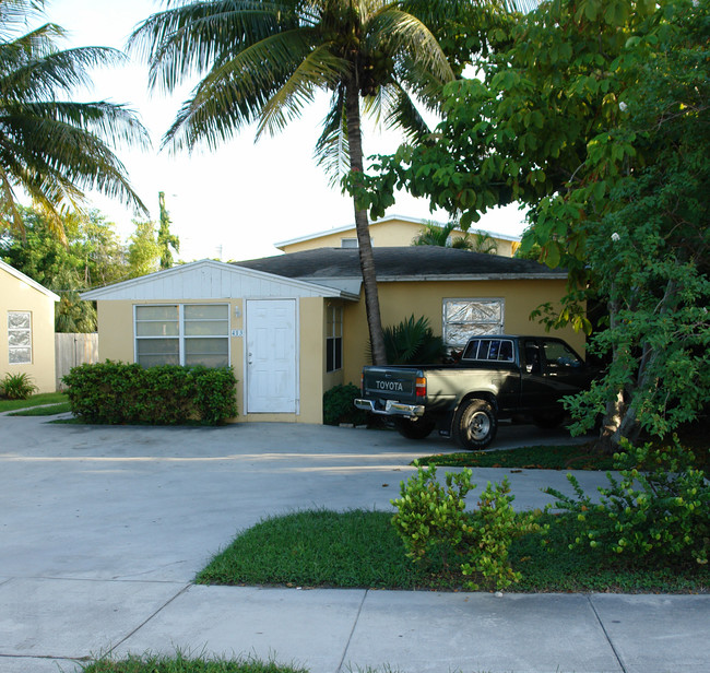 409-413 SE 22nd St in Fort Lauderdale, FL - Building Photo - Building Photo