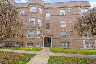 8016 S Evans Ave in Chicago, IL - Building Photo - Interior Photo