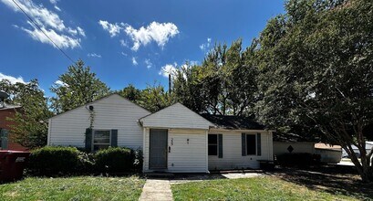 209 Pendleton St in Farmersville, TX - Building Photo - Building Photo
