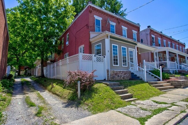 property at 533 Ruby St