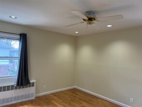 146-44 25th Dr in Queens, NY - Building Photo - Building Photo