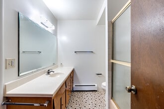 The Poplars Apartments in Saginaw, MI - Foto de edificio - Interior Photo